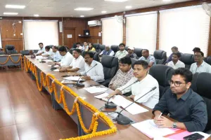 Dumka News: संचालित विकास योजनाओं एवं प्रमुख कार्यक्रमों की विस्तृत समीक्षा बैठक आयोजित