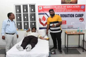 Koderma News: ग्रिजली कॉलेज ऑफ एजुकेशन में रक्तदान शिविर का सफल आयोजन