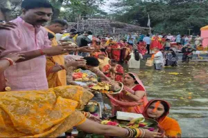 Jamshedpur News: लक्ष्मीनारायण मंदिर में चैती छठ की धूम, उदीयमान सूर्य को अर्घ्य के साथ समापन