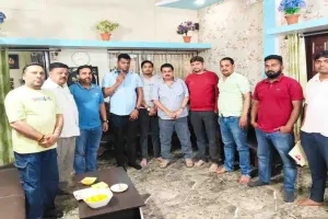 Hazaribagh News: रक्तदान से किसी को जीवनदान मिलता है, हेलमेट देकर हम रक्तदाताओं को सड़क सुरक्षा के प्रति भी जागरूक करना चाहते हैं: करण जायसवाल