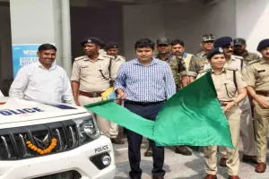 Pakur News: सुरक्षा व्यवस्था को मिलेगी नई मजबूती, 11 नए बोलेरो वाहन थानों के लिए रवाना