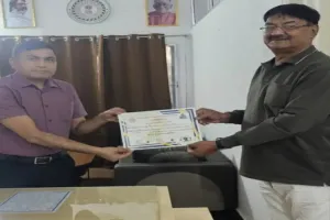 Sahebganj News: सिद्धेश्वर मंडल फिर बने 'नेक नागरिक', परिवहन विभाग ने किया सम्मानित