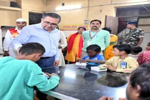 Bokaro News : उपायुक्त ने मानवता का परिचय देते हुए अनोखे अंदाज में मनाया अपना जन्मदिन, आश्रम और वृद्धाश्रम में बांटी खुशियां