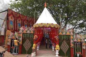 Pakur News : गनपुरा में चैती काली पूजा की धूम, पंडाल और लाइटिंग से सज रहा पूरा गांव