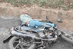 Dumka News: अज्ञात वाहन की चपेट में आने से बाइक सवार घायल