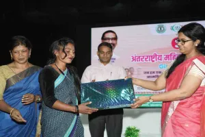 Palamu News: महिला दिवस पर कार्यक्रम संपन्न, डीसी डीडीसी अन्य पदाधिकारी रहे शामिल