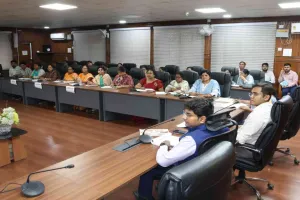 Dumka News: समाज कल्याण विभाग अंतर्गत संचालित विभिन्न योजनाओं की समीक्षात्मक बैठक आयोजित