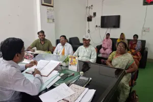 Dumka News: शिक्षा विभाग की बड़ी बैठक: बीडीओ विजय प्रकाश मरांडी ने एमडीएम व्यवस्था को परखा