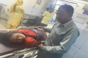 Chaibasa News : बाइक को पीछे से टाटा मैजिक ने मारी जोरदार टक्कर, भाजपा नेता की पत्नी की मौत