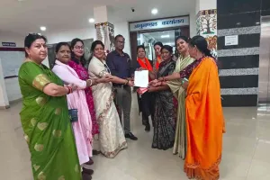 Hazaribagh News: शेफाली गुप्ता ने भाजपा महिला मोर्चा के साथ अनुमंडल कार्यलय में सौंपा ज्ञापन 