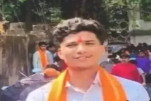 Jamshedpur News: प्रेम प्रसंग में खूनी रंजिश? युवती के सामने ही युवक पर चापड़ से वार