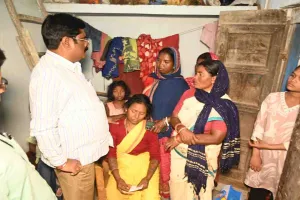 Bokaro News: सड़क हादसा में मृतक के परिजनों से मिले मंत्री योगेंद्र 