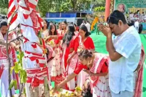 Ranchi News : सरहुल में अनोखी परंपरा, पाहन ने दी समृद्ध खेती और बारिश की भविष्यवाणी