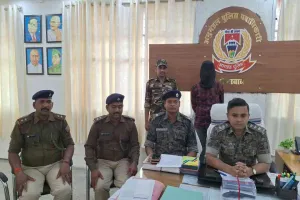 Palamu news: हुसैनाबाद पुलिस की बड़ी कार्रवाई, स्टेशन रोड स्थित होटल से अवैध हथियार के साथ संचालक गिरफ्तार