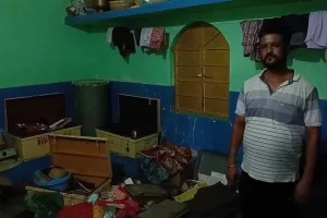 Dhanbad News: हथियार के बल पर बच्चों को बनाया बंधक, लाखों की डकैती से दहला इलाका