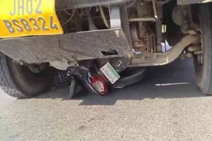 Koderma News: ओवरटेक करने के प्रयास में हुआ भीषण सड़क हादसा