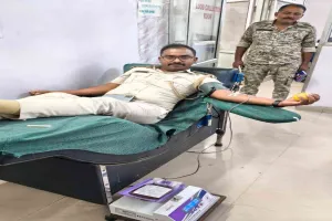 Bokaro News: गवई नदी पुल के पास अज्ञात वाहन का कहर, 4 लोग घायल