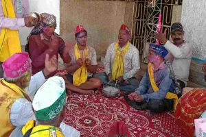 Hazaribagh news: कई वर्षों की परंपरा ओरिया में वाद्ययंत्रों के साथ जीवंत  