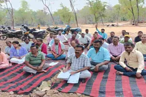 Sahebganj News: मनरेगा कर्मचारी संघ का जिला मुख्यालय के समक्ष एक दिवसीय धरना-प्रदर्शन