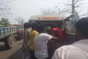 Pakur News : बिजली के खंभे से टकराई बाइक, युवक गंभीर रूप से घायल