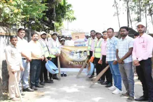 Koderma News : ग्रिजली कॉलेज ऑफ एजुकेशन में शहीद दिवस पर पदयात्रा और श्रमदान का आयोजन