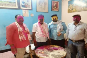 सांसद के आवास पर होली मिलन समारोह का आयोजन, बतौर मुख्य अतिथि शामिल हुए भूलन दुबे