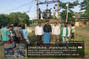 Pakur News: विधायक की पहल पर ढेकीडूबा गाँव में लगा 100 केवीए का नया ट्रांसफार्मर 