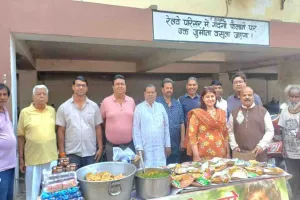 Koderma News : जरूरतमंदों के लिए वरदान बनी ₹5 की भोजन सेवा, 8 साल का सफर