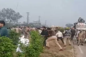 मथुरा में फरसा वाले बाबा की मौत पर बवाल, हाईवे जाम और पथराव