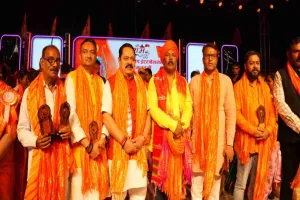 Hazaribagh News: गांधी मैदान में उमड़ा रामभक्तों का अभूतपूर्व सैलाब, भजन संध्या में गूंजे रामधुन के स्वर