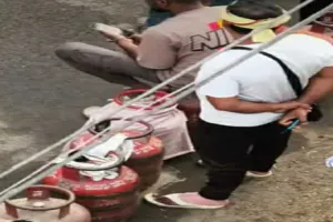 Sahebganj News : रसोई गैस की होम डिलीवरी ठप, बुकिंग कराने के एक सप्ताह बाद भी नहीं मिल रहे सिलेंडर