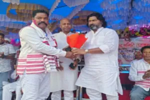 Sahebganj News: सरहुल पर्व के अवसर पर भव्य समारोह का आयोजन, सांसद-विधायक हुए शामिल