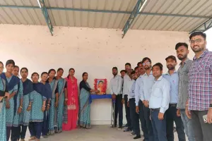 Hazaribagh News: बी.एम. मेमोरियल स्कूल में सावित्रीबाई फुले को दी गई भावभीनी श्रद्धांजलि