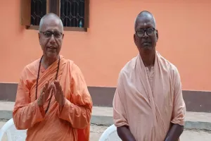 Dumka News : छात्र जीवन को बताया भविष्य की नींव, स्वामी हरिपदानंद ने दिया मार्गदर्शन