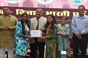 Hazaribagh News: VBU का गौरव: झांसी में आयोजित राष्ट्रीय हिंदी विज्ञान सम्मेलन में छात्रों ने लहराया परचम