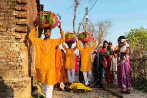 Hazaribagh News: डूबते सूर्य को अर्घ्य के साथ छठ महापर्व का तीसरा दिन सम्पन्न