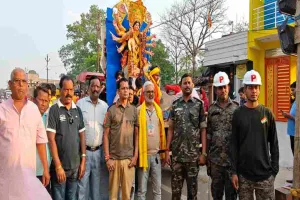 Ramgarh News: श्रद्धा और आस्था का संगम: भव्य जुलूस के साथ दुर्गा प्रतिमा का हुआ विसर्जन