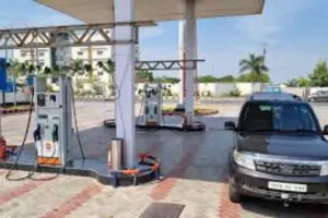 मिडिल ईस्ट संकट का असर: प्रीमियम पेट्रोल 2.35 रुपये तक महंगा