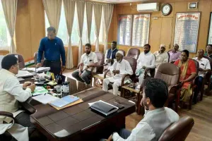 Hazaribagh News: जनता दरबार में उपायुक्त ने सुनी फरियादियों की समस्याएं