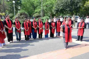 Bokaro News: बीजीएच में नर्सिंग छात्राओं का नुक्कड़ नाटक, स्वच्छता का दिया मजबूत संदेश