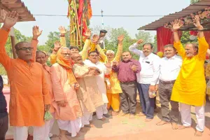 Dhanbad News: सिंदरी में रामनवमी पर गूंजा जय श्रीराम का उद्घोष, संकट मोचन मंदिर में भव्य आयोजन