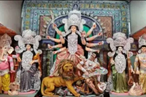 Sahebganj News: मिर्जाचौकी में उमड़ा आस्था का जनसैलाब, देवी मंदिर के पट खुलते ही उमड़ी श्रद्धालुओं की भीड़