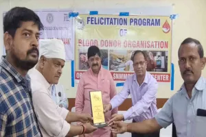 Dhanbad News: SNMMCH में रक्तदाता संस्थाओं को सम्मान, सिंदरी के जन अधिकार मंच को मिला नौवां सम्मान