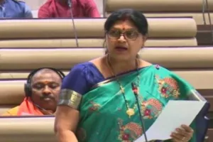 Koderma News: पेयजल और बिजली की नियमित आपूर्ति हो: डॉ नीरा यादव