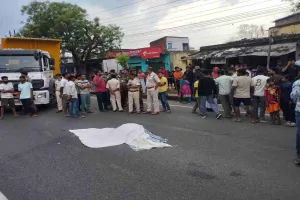 Bokaro News: ट्रक की चपेट में आकर महिला की मौत, बेटी घायल