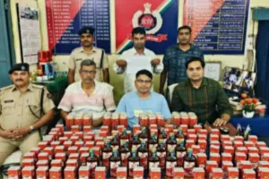 Sahebganj News: फरक्का एक्सप्रेस में आरपीएफ की बड़ी कार्रवाई, कोच अटेंडेंट शराब के साथ गिरफ्तार