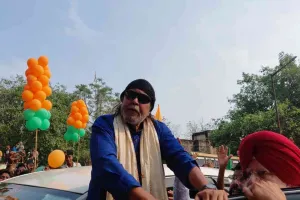 मिथुन चक्रवर्ती का कुल्टी और दुर्गापुर में रोड शो, बोले- ममता बनर्जी को हार का अंदेशा