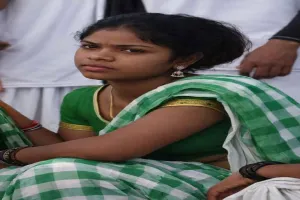 Chaibasa News: कुमारडुंगी में युवती का शव पेड़ से लटका मिला, इलाके में सनसनी