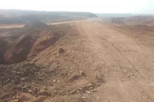 Pakur News: पाइपलाइन के नाम पर मौत के गड्ढे: प्रशासन मौन, ग्रामीण दहशत में