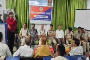 Giridih News: अपराधियों पर पुलिस की पैनी नजर: सर्राफा कारोबारियों के साथ 'सुरक्षा संवाद'